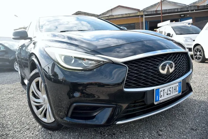 Infiniti Q30