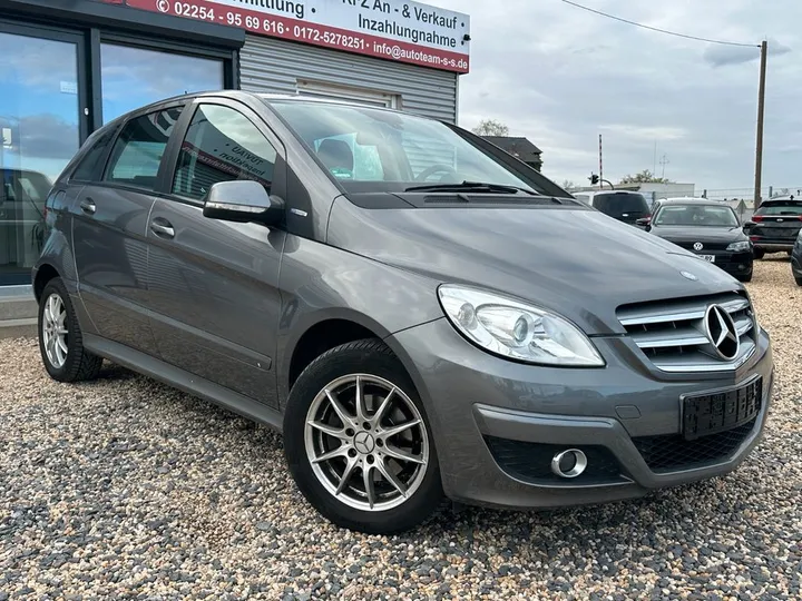 Mercedes-Benz B 180