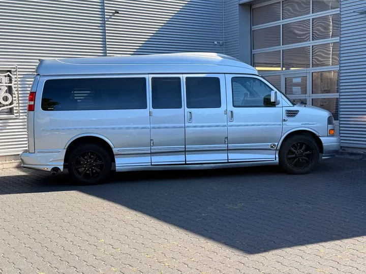 GMC Savana