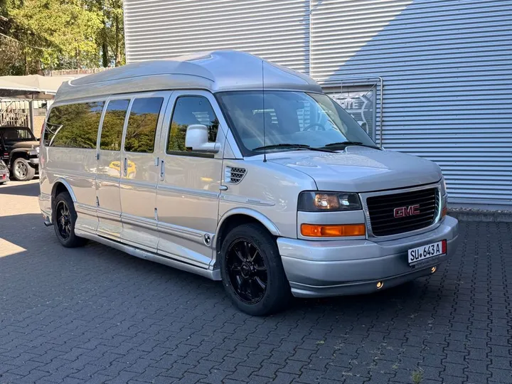 GMC Savana