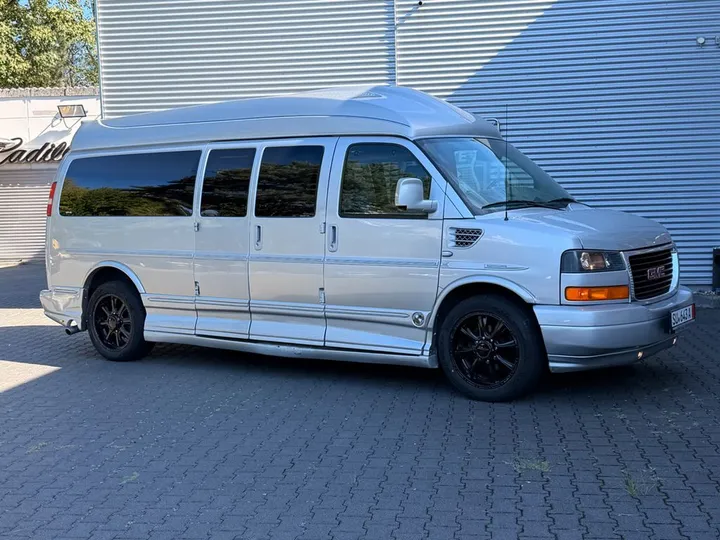 GMC Savana