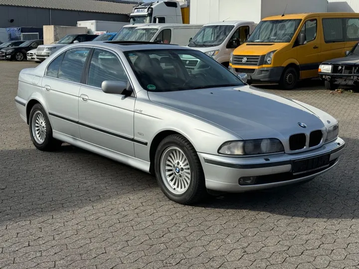 BMW 523