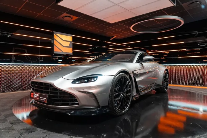 Aston Martin V12 Vantage