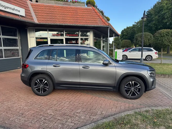 Mercedes-Benz GLB 200