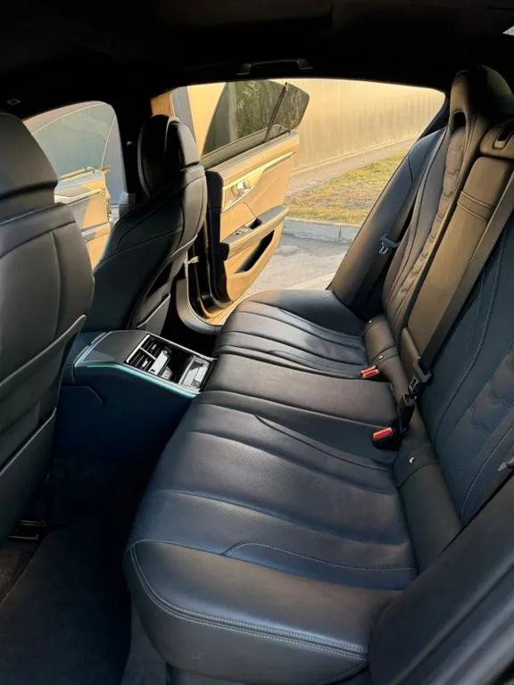 BMW 850