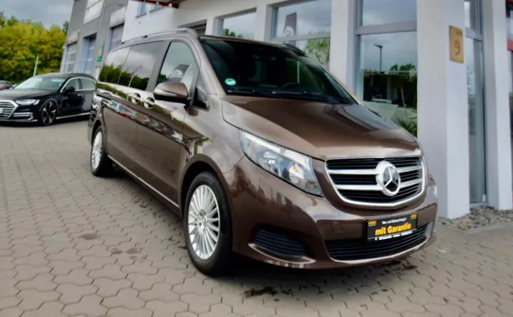 Mercedes-Benz V 220