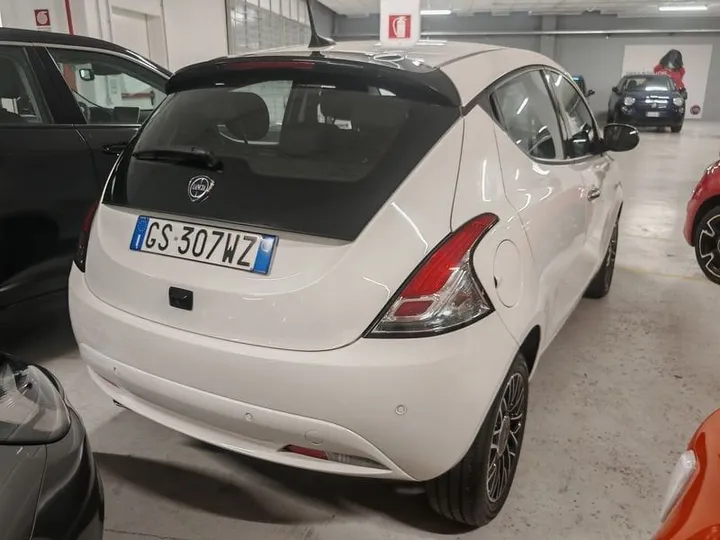 Lancia Ypsilon
