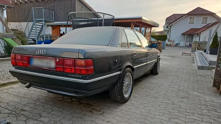 Audi 100
