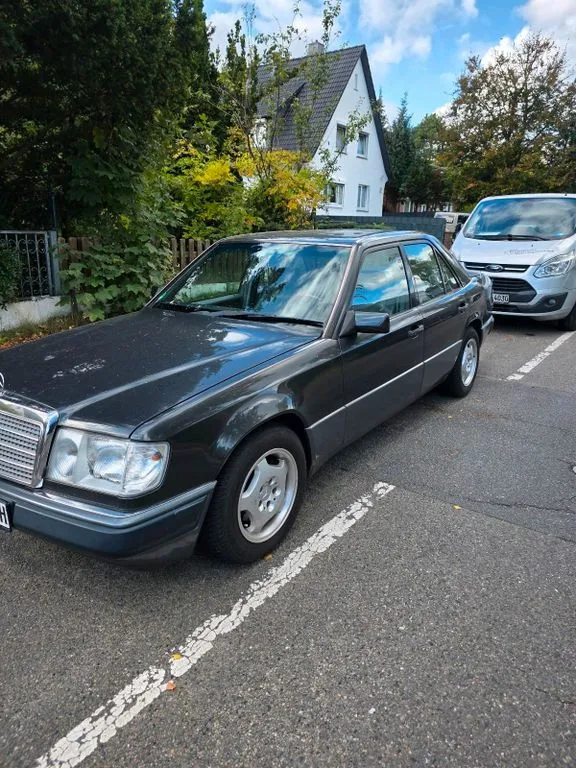 Mercedes-Benz E 230