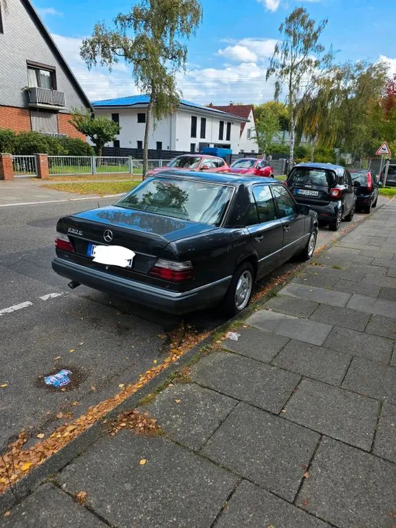 Mercedes-Benz E 230