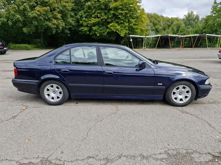 BMW 528
