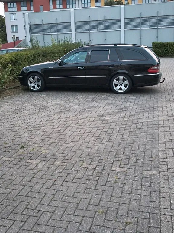 Mercedes-Benz E 220