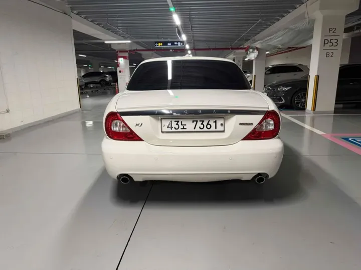 Jaguar XJ