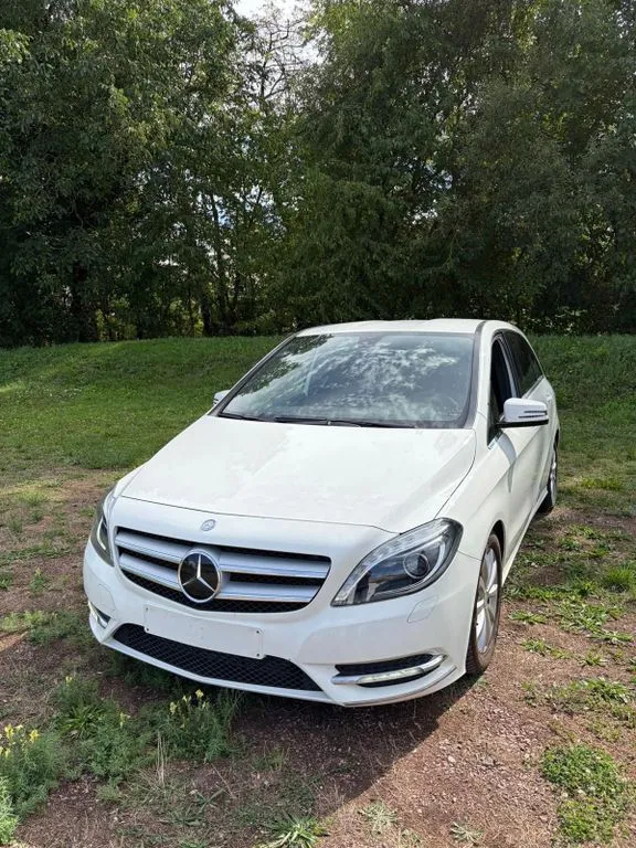 Mercedes-Benz B 180