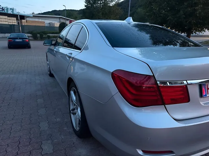 BMW 730