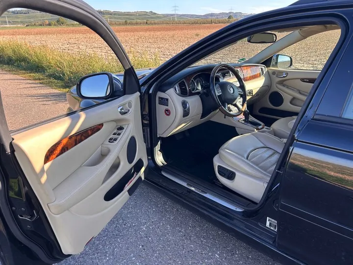 Jaguar X-Type
