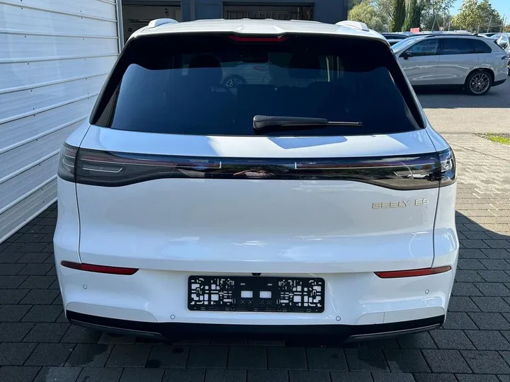 Geely E5
