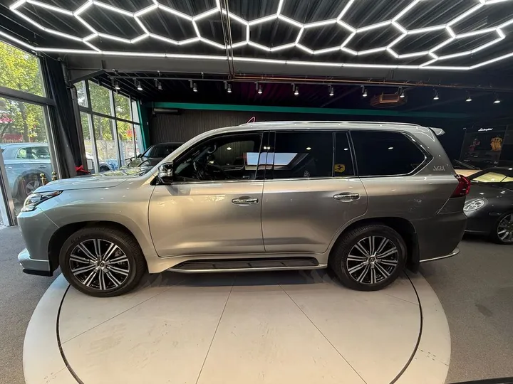 Lexus LX 570