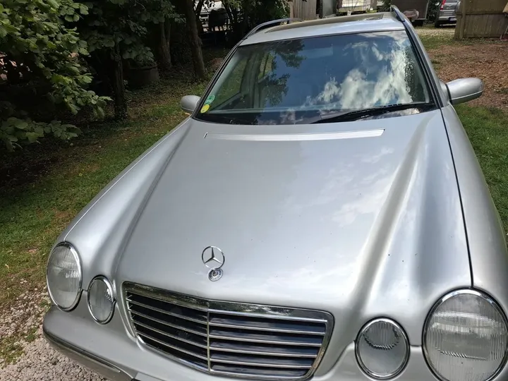 Mercedes-Benz E 240