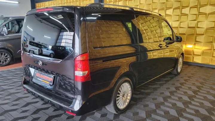 Mercedes-Benz V 220