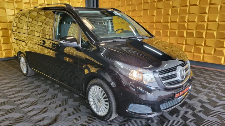 Mercedes-Benz V 220