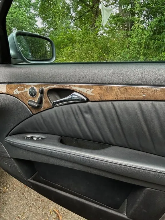 Mercedes-Benz E 320