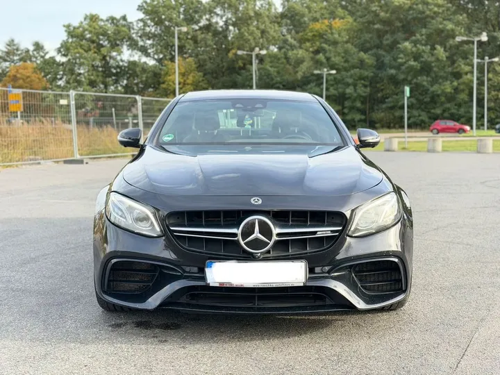Mercedes-Benz E 63 AMG