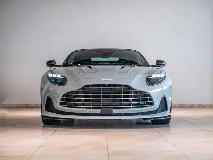 Aston Martin DB12