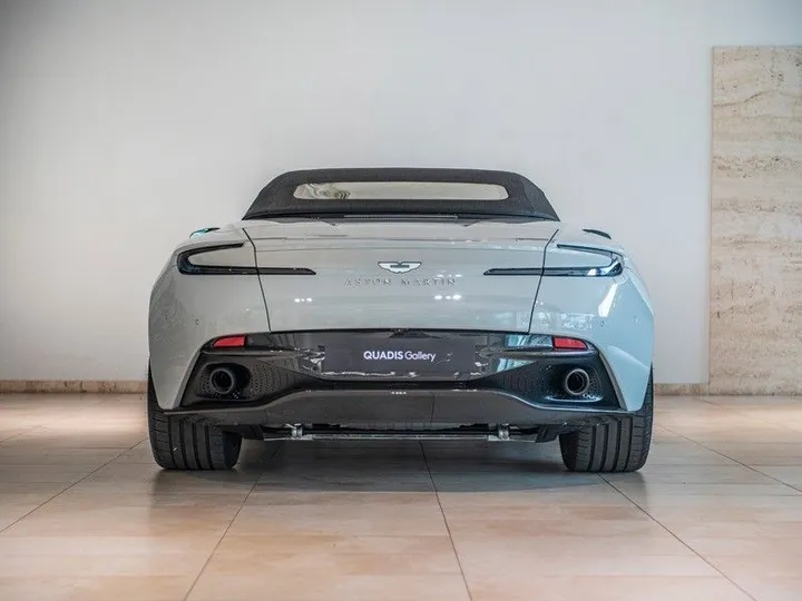 Aston Martin DB12