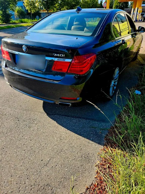 BMW 740