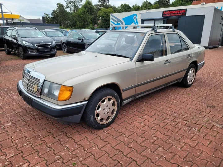 Mercedes-Benz E 200