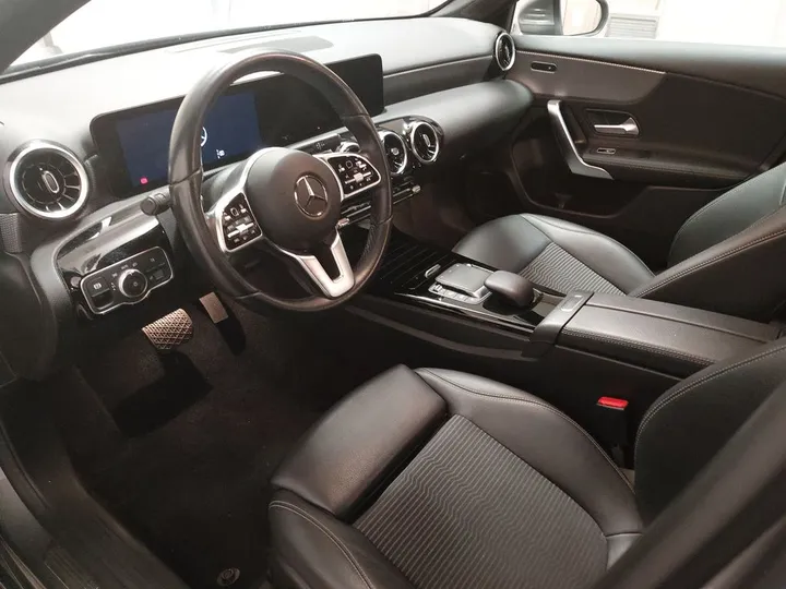 Mercedes-Benz A 220