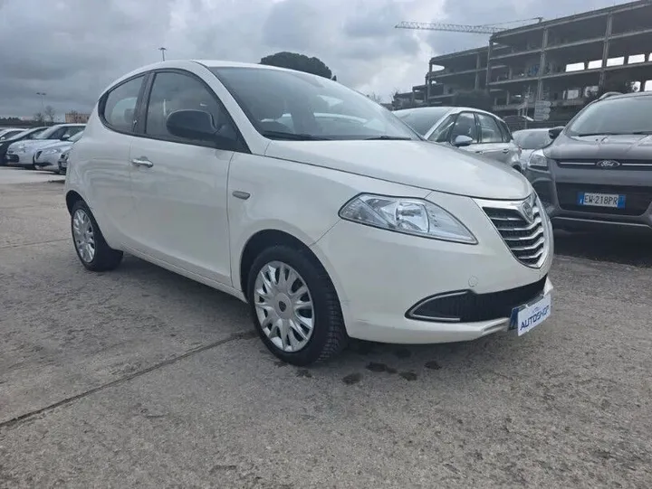 Lancia Ypsilon