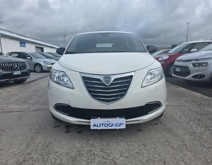 Lancia Ypsilon