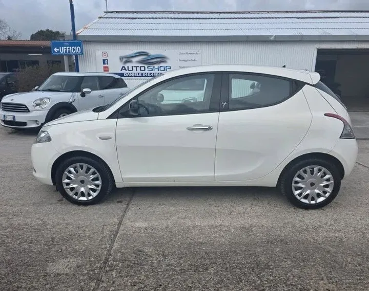 Lancia Ypsilon