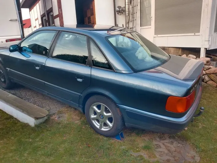 Audi 100