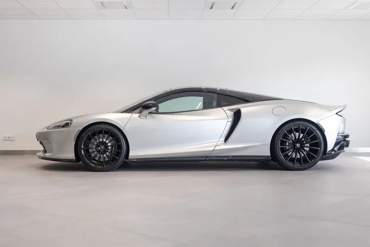 McLaren GT