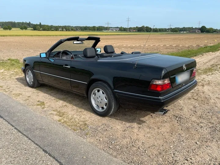 Mercedes-Benz E 200