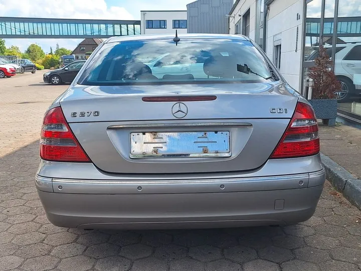 Mercedes-Benz E 270