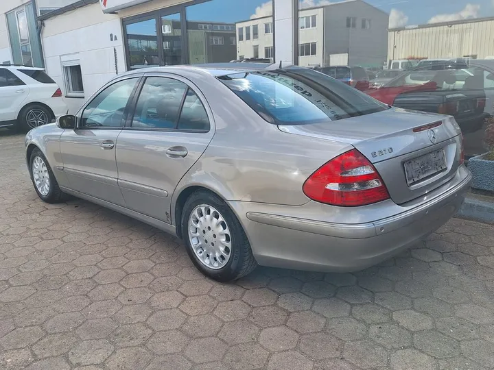 Mercedes-Benz E 270