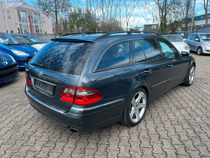 Mercedes-Benz E 320