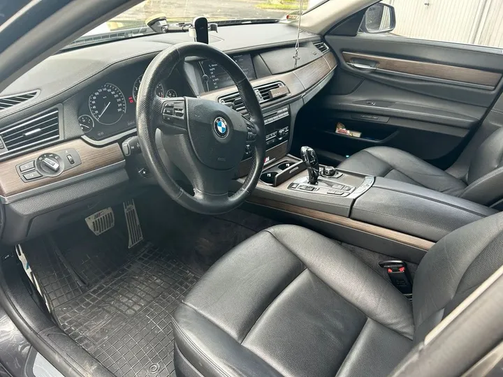 BMW 740