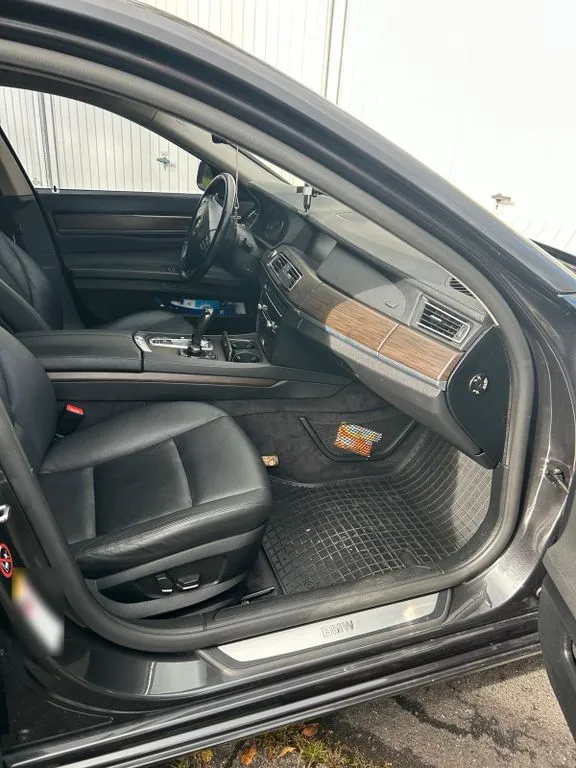BMW 740