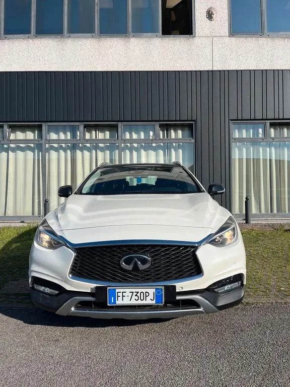 Infiniti QX30