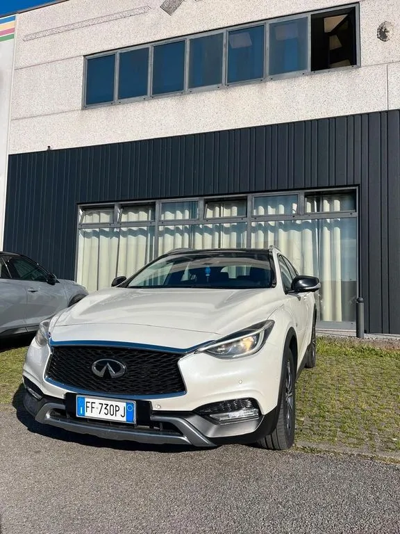 Infiniti QX30