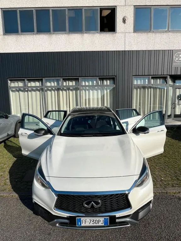 Infiniti QX30
