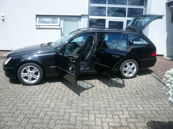 Mercedes-Benz E 230