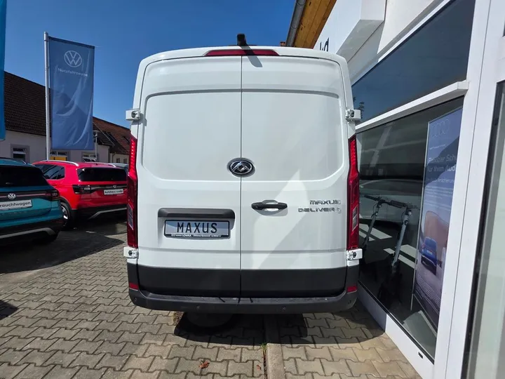 Maxus Deliver 9