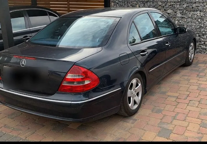 Mercedes-Benz E 220
