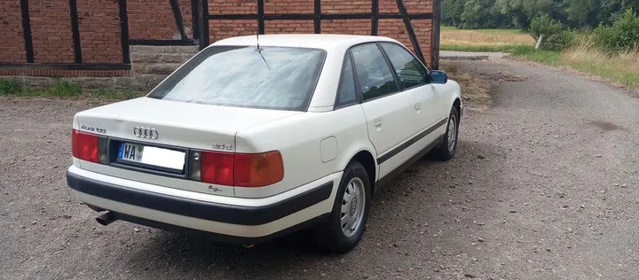 Audi 100